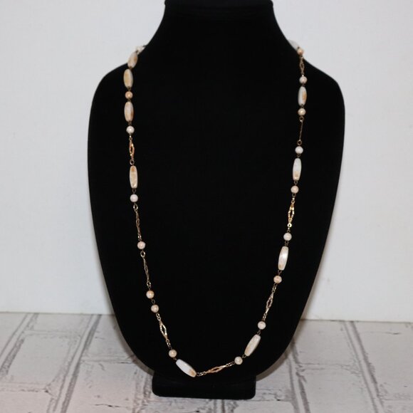 🤎 Vintage Gold & Ceramic Beaded Necklace 31" Length | White & Tan Beads | - Picture 5 of 5